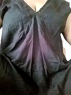 Snapshot of Ponds_beauty chatting on 09.23.25 Ponds beauty online show from 09.23.25