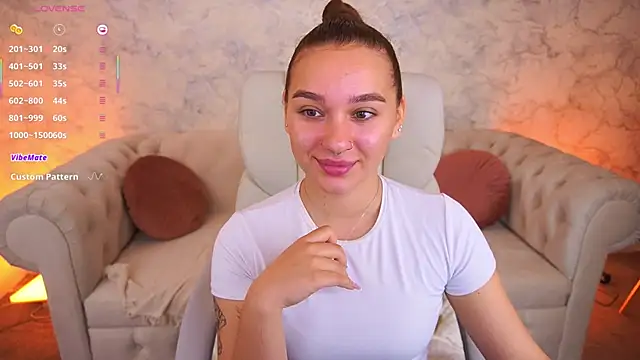 Snapshot of UrMuseOn chatting on 09.27.25 UrMuseOn online show from 09.27.25