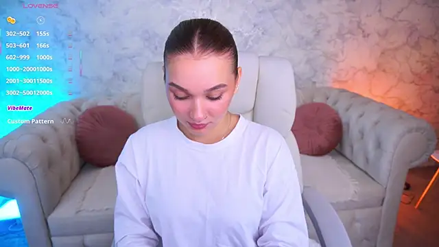 Snapshot of UrMuseOn chatting on 09.28.25 UrMuseOn online show from 09.28.25