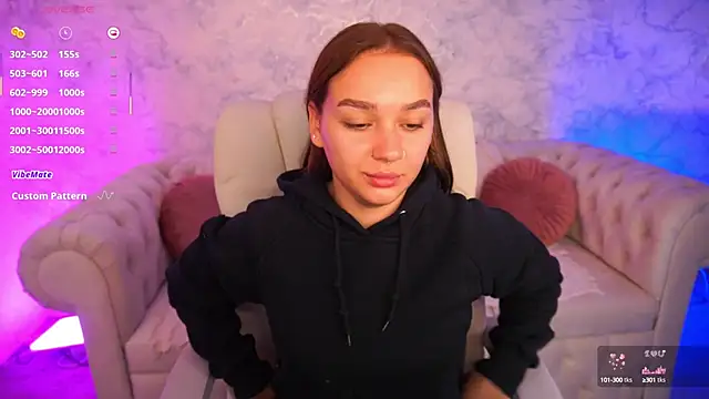 Snapshot of UrMuseOn chatting on 09.29.25 UrMuseOn online show from 09.29.25