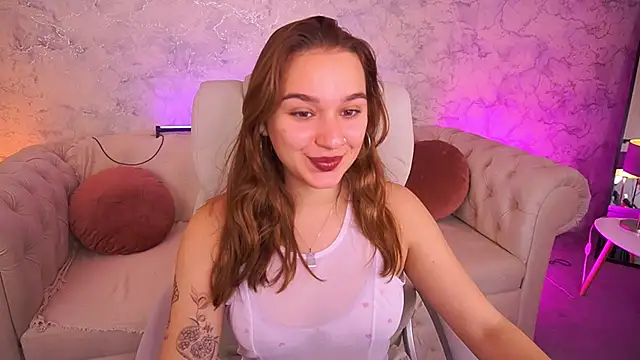 Snapshot of UrMuseOn chatting on 10.25.25 UrMuseOn online show from 10.25.25