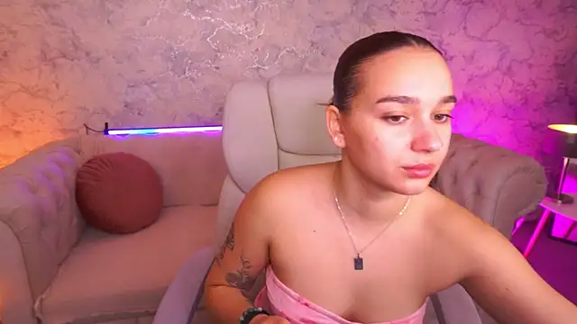 Snapshot of UrMuseOn chatting on 10.28.25 UrMuseOn online show from 10.28.25