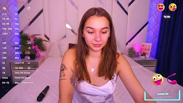 Snapshot of UrMuseOn chatting on 11.05.25 UrMuseOn online show from 11.05.25