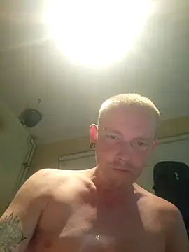 Snapshot of piercingpik chatting on 06.25.26 piercingpik online show from 06.25.26