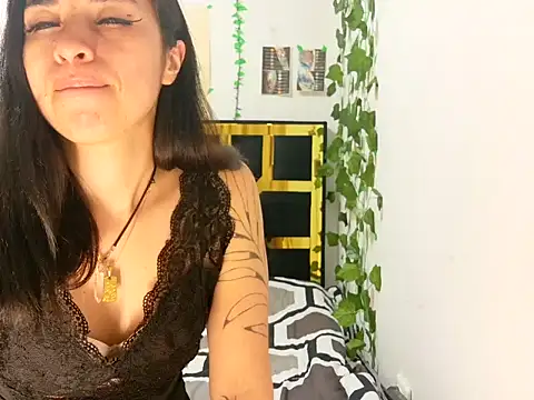 lucywhite13 online show from 09.15.25