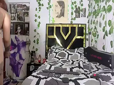 lucywhite13 online show from 12.19.25