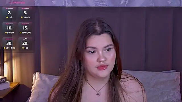 Snapshot of EmilyHyde chatting on 10.12.25 EmilyHyde online show from 10.12.25