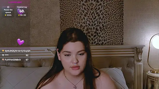 Snapshot of EmilyHyde chatting on 10.22.25 EmilyHyde online show from 10.22.25