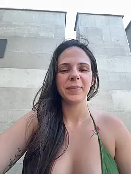 Snapshot of Lady_LauraRose chatting on 12.21.25 Lady LauraRose online show from 12.21.25