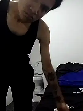 Snapshot of iRusx chatting on 10.17.25 iRusx online show from 10.17.25