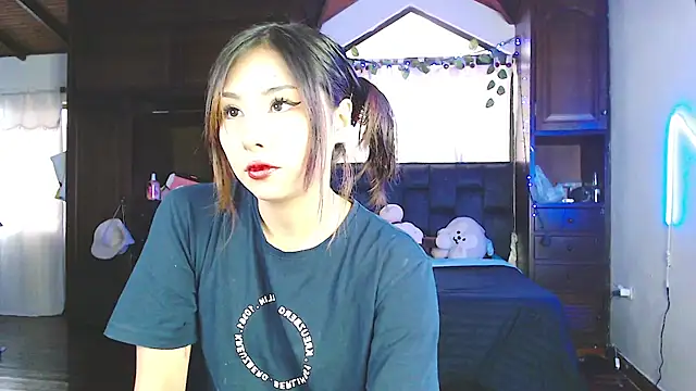 Snapshot of Shisuku_Sophi chatting on 10.12.25 Shisuku Sophi online show from 10.12.25