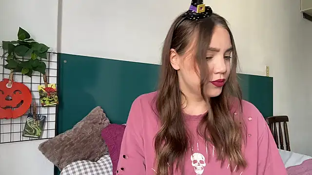 Snapshot of NebulaHaven chatting on 10.28.25 NebulaHaven online show from 10.28.25