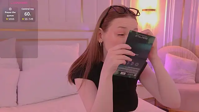 Snapshot of NancySmitts chatting on 11.19.25 NancySmitts online show from 11.19.25