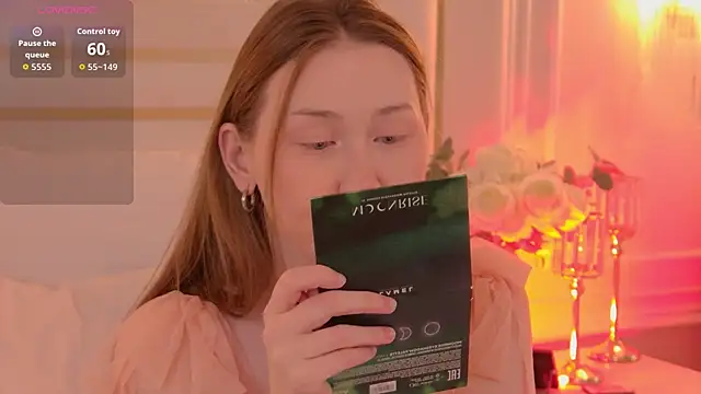 Snapshot of NancySmitts chatting on 11.22.25 NancySmitts online show from 11.22.25