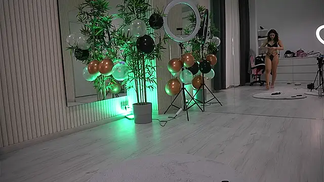 EmmaBlanco online show from 11.06.25