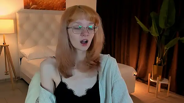 MollyJiggles online show from 10.11.25