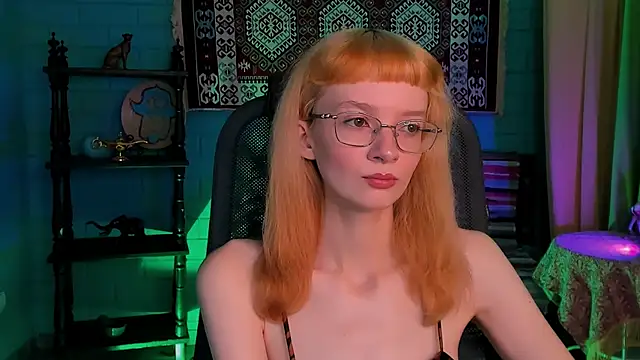 MollyJiggles online show from 10.29.25