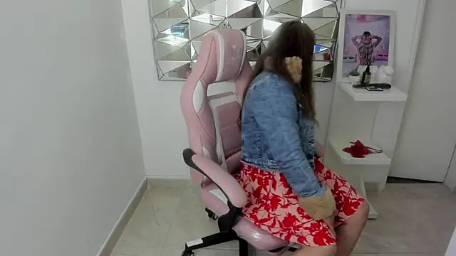 Snapshot of camixxx_m chatting on 10.23.25 camixxx m online show from 10.23.25