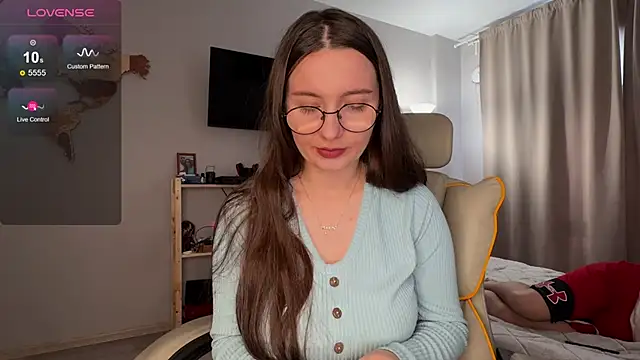 Snapshot of wwow_meow chatting on 10.11.25 wwow meow online show from 10.11.25