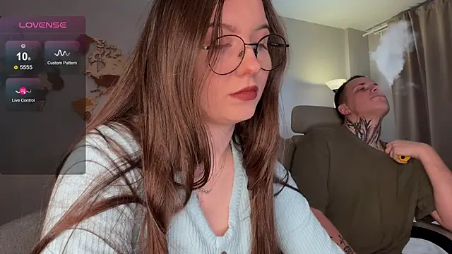 Snapshot of wwow_meow chatting on 11.04.25 wwow meow online show from 11.04.25