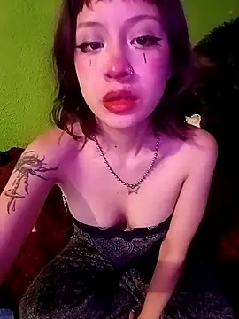 Snapshot of Asuka_mami chatting on 10.22.25 Asuka mami online show from 10.22.25