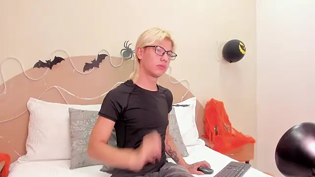 Enrrixxx  online show from 10.31.25