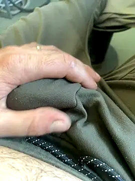 Snapshot of Marius1991 chatting on 10.20.25 Marius1991 online show from 10.20.25