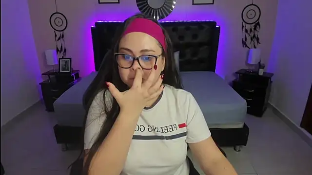 Snapshot of LolaVillalobos chatting on 09.26.25 LolaVillalobos online show from 09.26.25