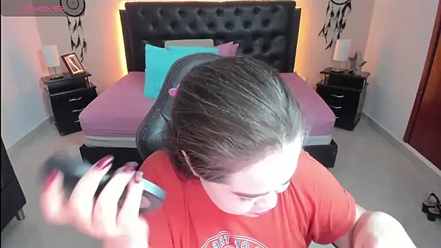 Snapshot of LolaVillalobos chatting on 09.29.25 LolaVillalobos online show from 09.29.25