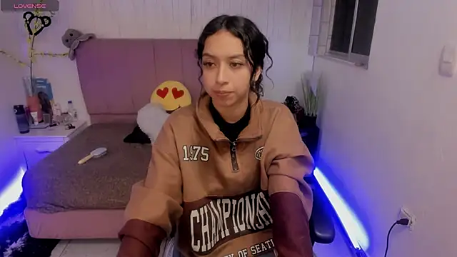 Snapshot of anna_moon11 chatting on 09.17.25 anna moon11 online show from 09.17.25