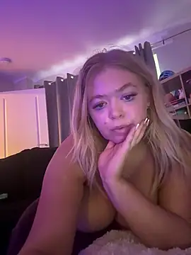 KaylaTrudi online show from 10.19.25