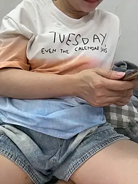 PhuongNhi21 online show from 10.16.25