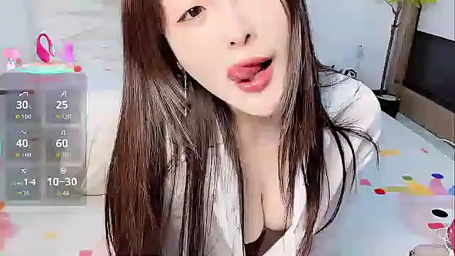 Snapshot of caomei2580 chatting on 12.04.25 caomei2580 online show from 12.04.25