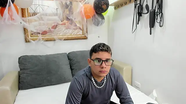 DavilANDkevin2 online show from 10.25.25