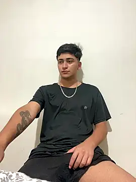 Snapshot of Tavinho067 chatting on 11.10.25 Tavinho067 online show from 11.10.25