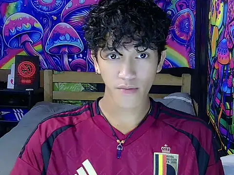 Snapshot of kenbigcockxx chatting on 06.19.26 kenbigcockxx online show from 06.19.26