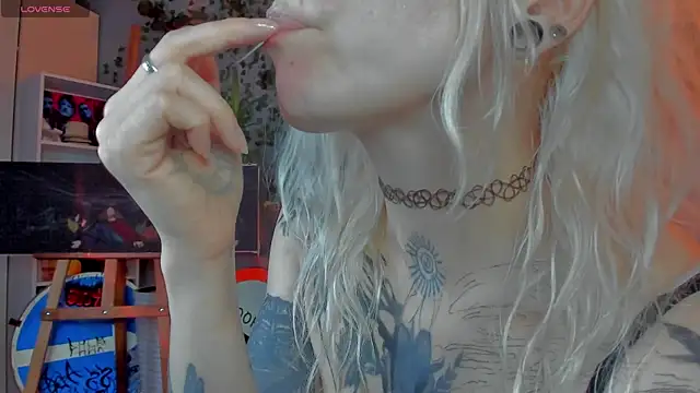 Snapshot of tattoo_art_baby chatting on 06.22.26 tattoo art baby online show from 06.22.26