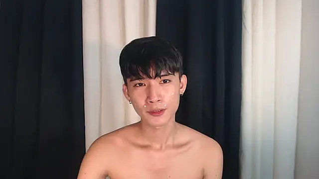 Snapshot of asian_dai chatting on 09.28.25 asian dai online show from 09.28.25