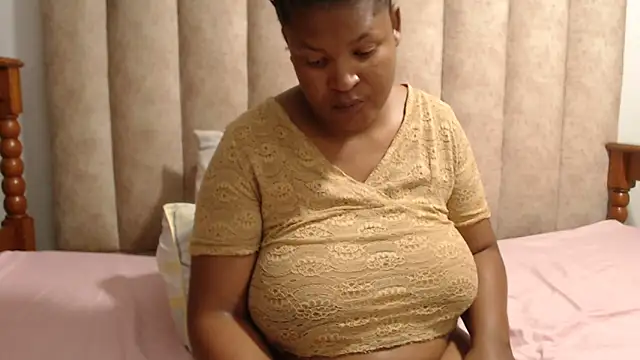 Snapshot of Sexybusty01 chatting on 04.08.26 Sexybusty01 online show from 04.08.26