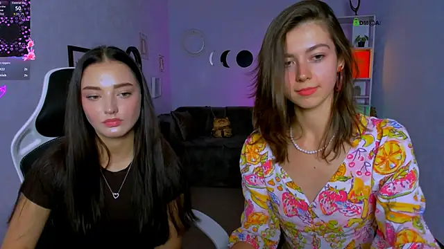 Snapshot of miki-niki chatting on 09.23.25 miki-niki online show from 09.23.25