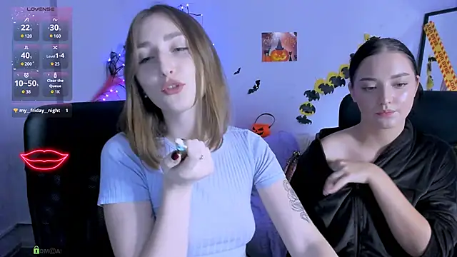 Snapshot of miki-niki chatting on 10.22.25 miki-niki online show from 10.22.25