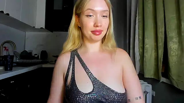 Snapshot of NicoleRiccii chatting on 09.18.25 NicoleRiccii online show from 09.18.25