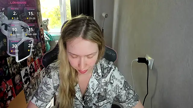 Snapshot of NicoleRiccii chatting on 10.10.25 NicoleRiccii online show from 10.10.25