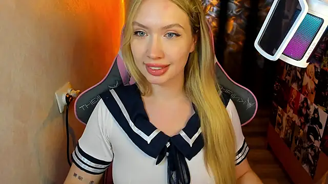 Snapshot of NicoleRiccii chatting on 10.30.25 NicoleRiccii online show from 10.30.25