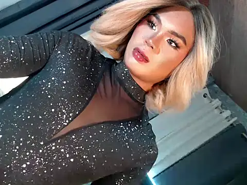 Snapshot of Unholytemptress chatting on 11.04.25 Unholytemptress online show from 11.04.25