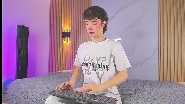 Snapshot of austin_rouse chatting on 09.24.25 austin rouse online show from 09.24.25