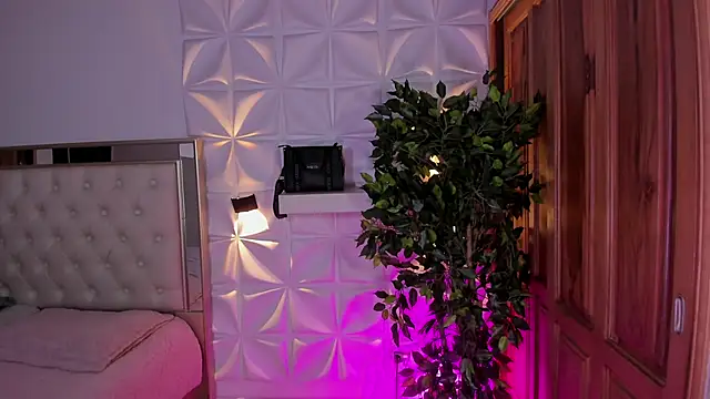 Snapshot of austin_rouse chatting on 09.28.25 austin rouse online show from 09.28.25