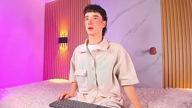 Snapshot of austin_rouse chatting on 10.16.25 austin rouse online show from 10.16.25