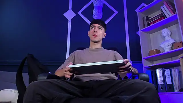 Snapshot of etham_wolf_ chatting on 09.10.25 etham wolf online show from 09.10.25