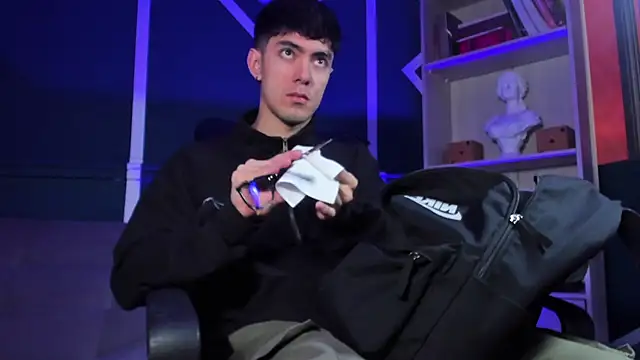 Snapshot of etham_wolf_ chatting on 09.12.25 etham wolf online show from 09.12.25